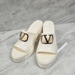 Valentino Garavani Vlogo Cream Sandals
